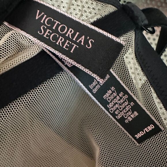 Victoria's Secret Black Velvet Floral Applique Long Line Demi Bra Size 36D - Picture 7 of 7